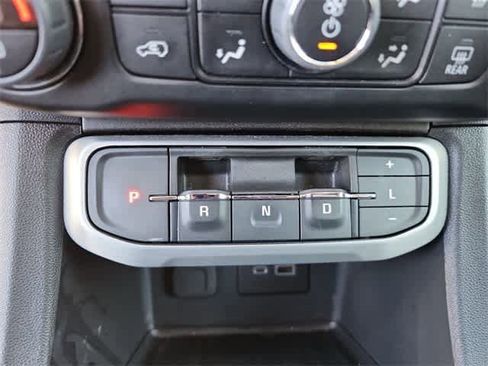 Used 2023 GMC Acadia SLE image 27