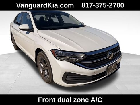 Used 2023 Volkswagen Jetta SE image 5