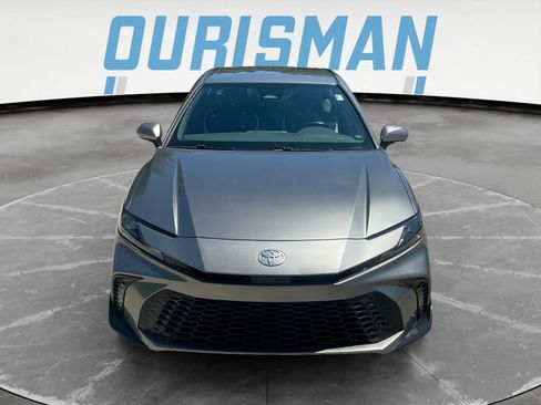 Used 2025 Toyota Camry SE FWD image 9