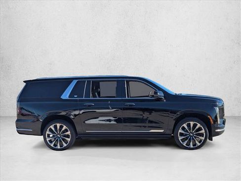 Certified 2025 Cadillac Escalade ESV Premium Luxury w/ Touring Package image 4