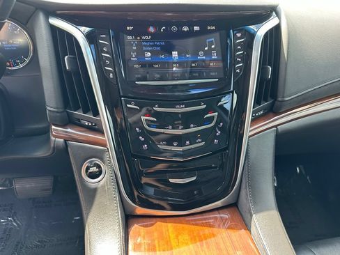 Used 2018 Cadillac Escalade Luxury AWD/4WD image 62