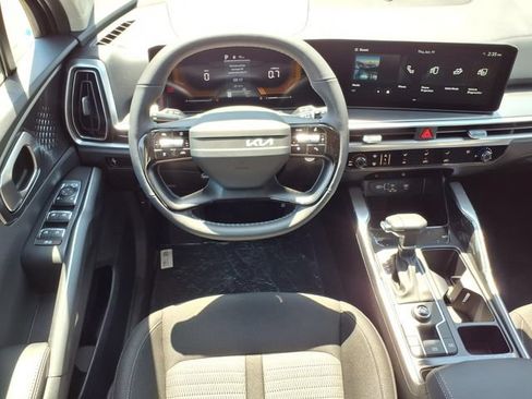 New 2026 Kia Sorento LX FWD image 2