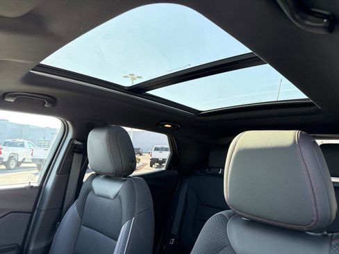 Used 2023 Chevrolet TrailBlazer RS w/ Sun and Liftgate Package image 3