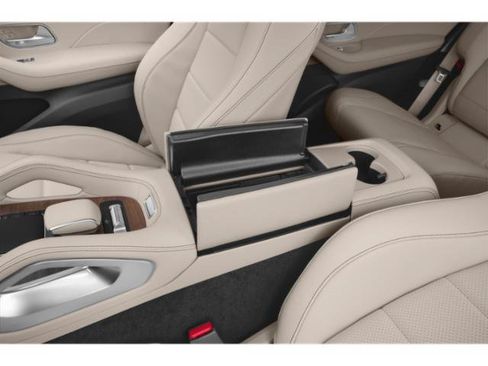 Used 2025 Mercedes-Benz GLS 450 4MATIC image 14