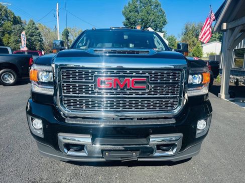 Used 2019 GMC Sierra 2500 Denali image 2