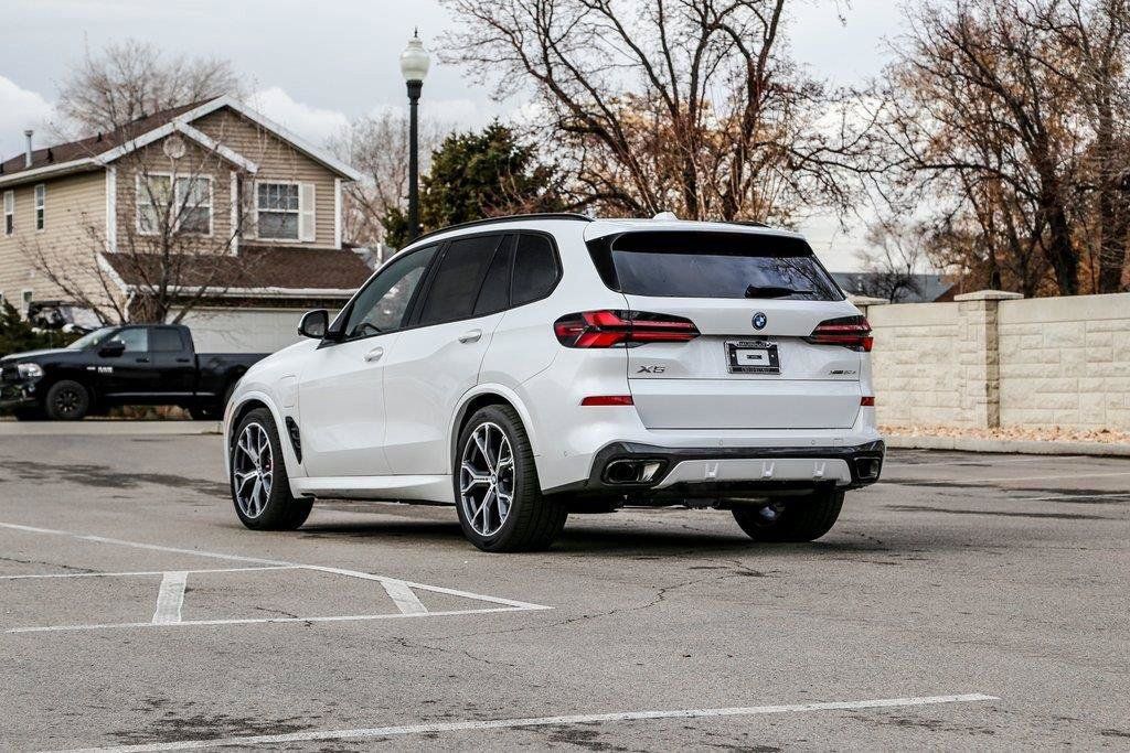 Used 2026 BMW X5 xDrive50e w/ M Sport Package AWD/4WD image 3