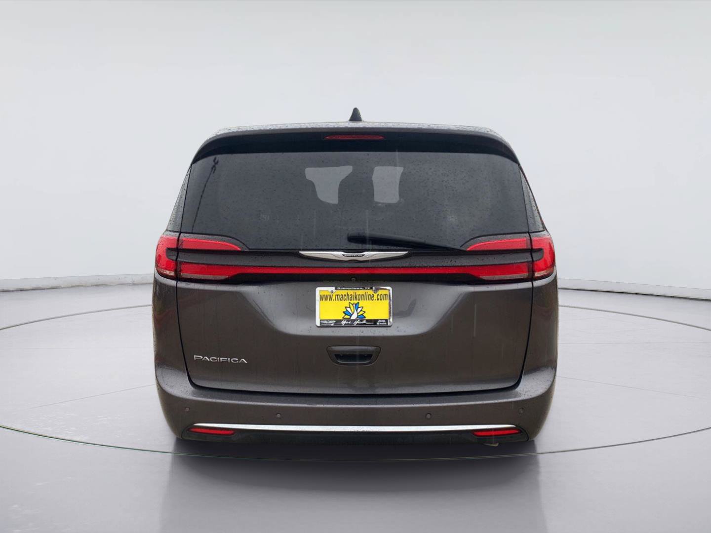 Used 2023 Chrysler Pacifica Touring-L FWD image 4
