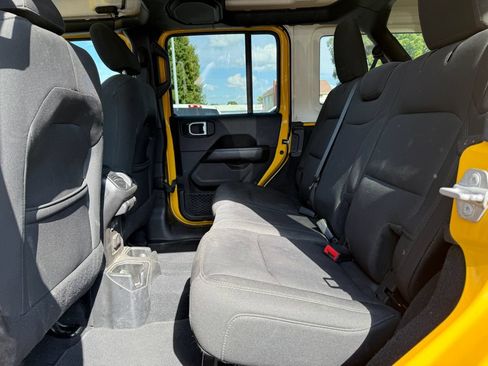 Used 2019 Jeep Wrangler Unlimited Sahara w/ Uconnect 4C Nav & Sound Group AWD/4WD image 34