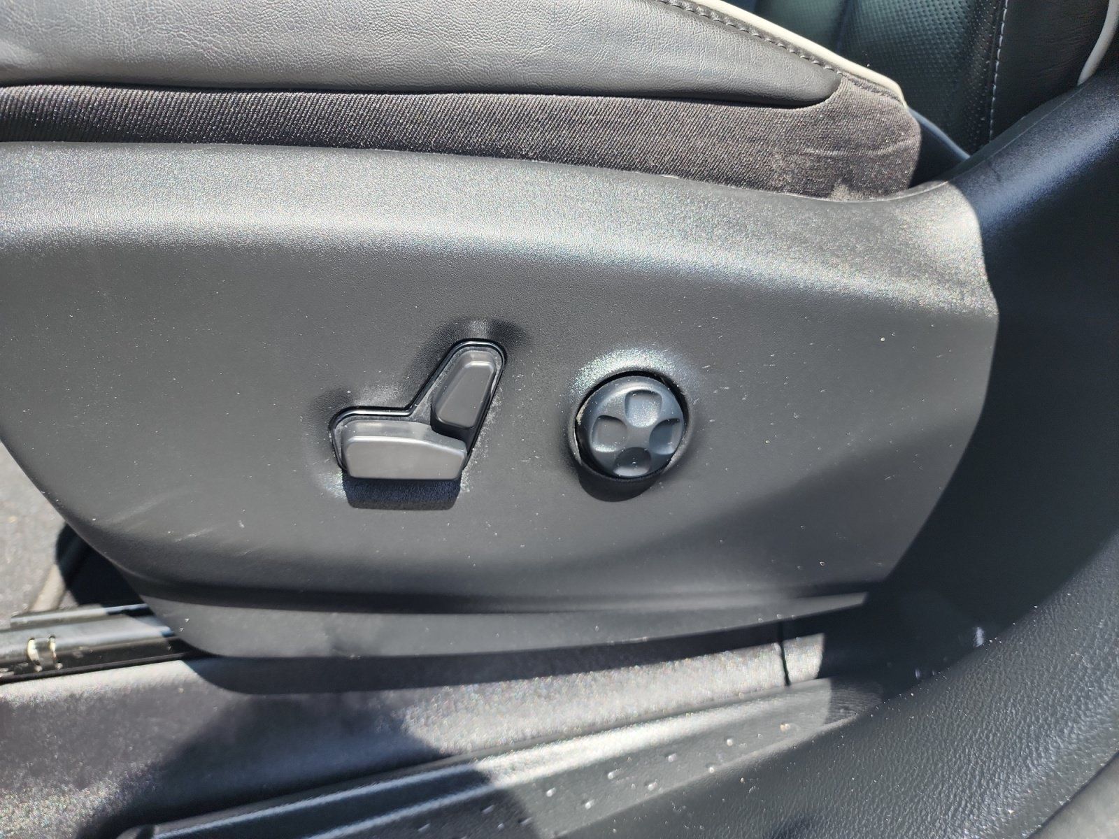 Used 2023 Chrysler Pacifica Limited w/ S Appearance Package FWD image 14