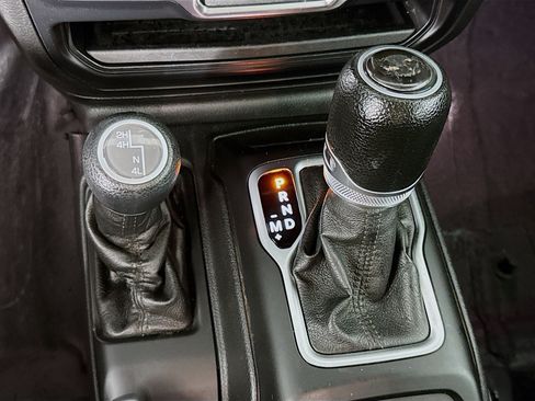 Used 2020 Jeep Wrangler Sport AWD/4WD image 18