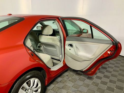 Used 2010 Toyota Camry image 25