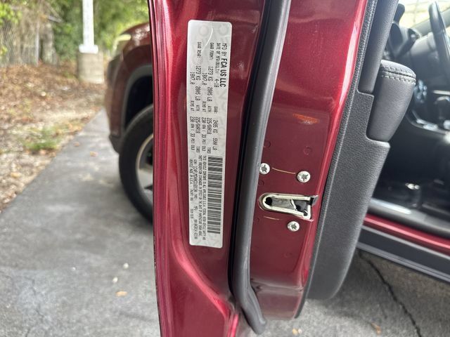 Used 2019 Jeep Cherokee Limited w/ Technology Group AWD/4WD image 36