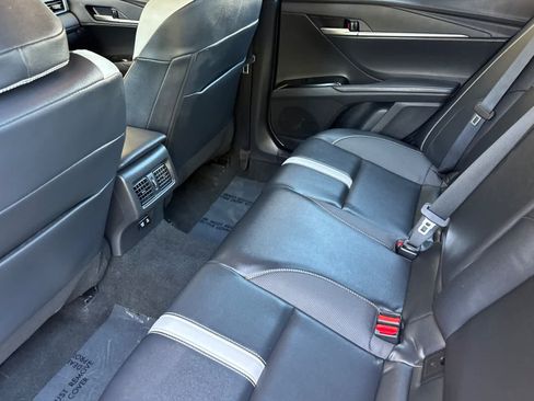 Used 2025 Toyota Camry SE FWD image 4