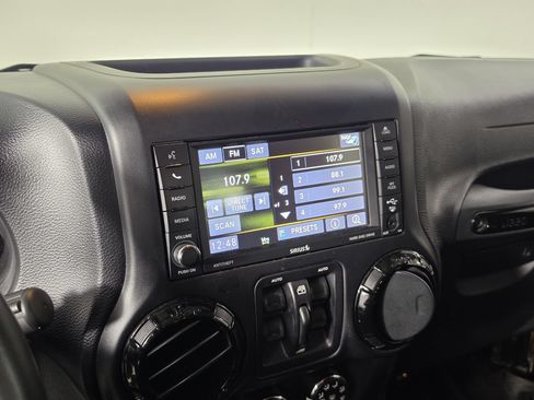 Used 2017 Jeep Wrangler Unlimited Sahara AWD/4WD image 14