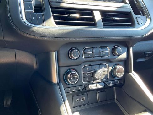 Used 2021 Chevrolet Suburban LT image 31