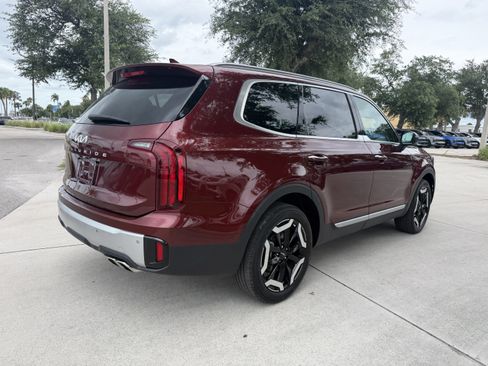 Certified 2024 Kia Telluride S FWD image 4