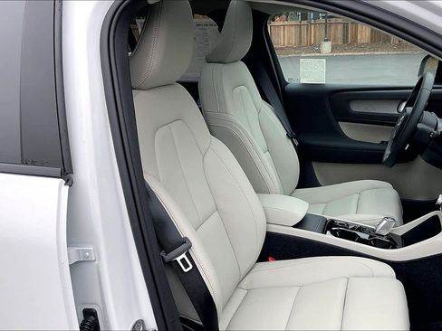 New 2026 Volvo XC40 B5 Plus w/ Protection Package Premier image 31