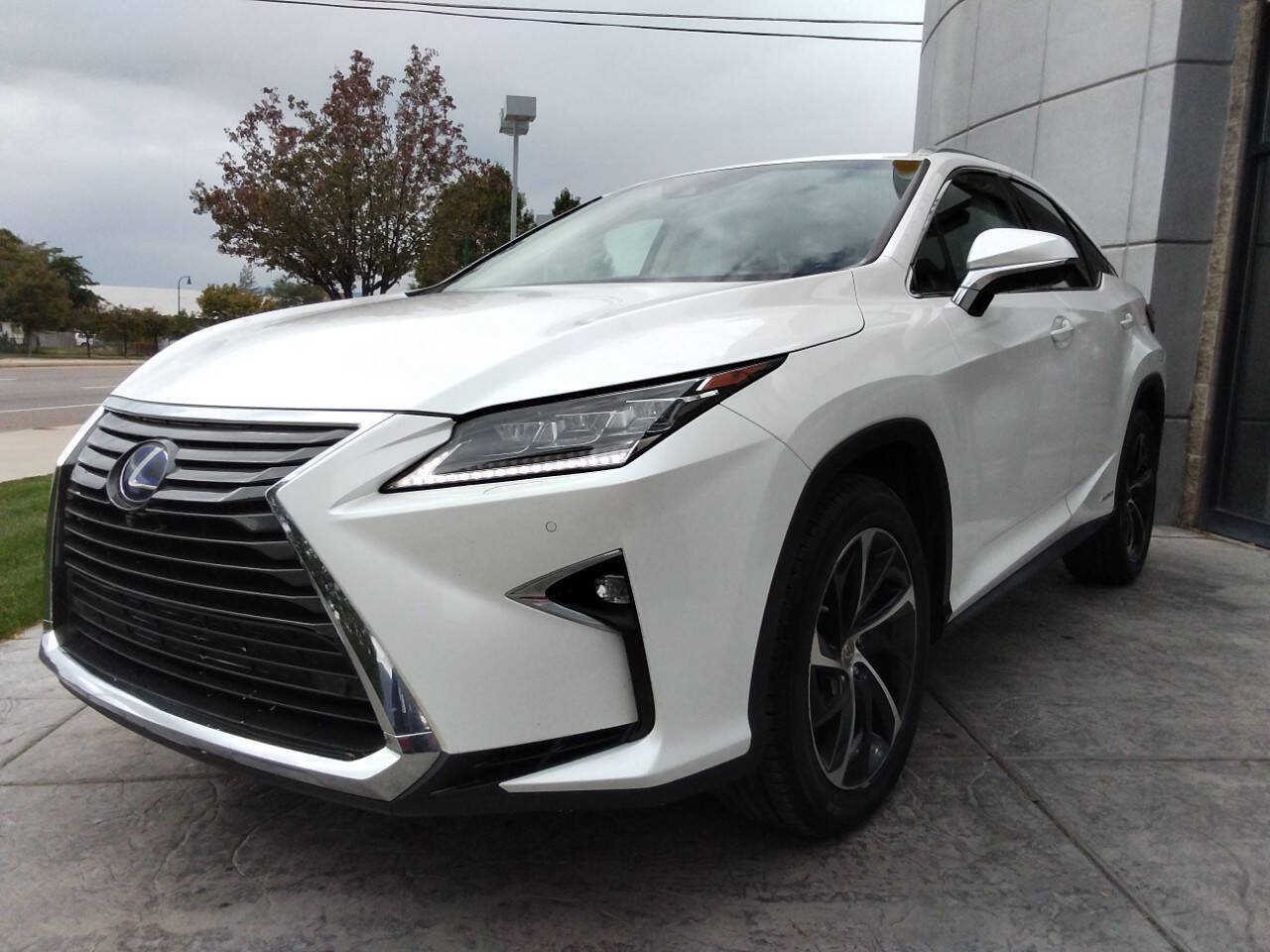 Used 2016 Lexus RX 450h AWD w/ Luxury Package image 3