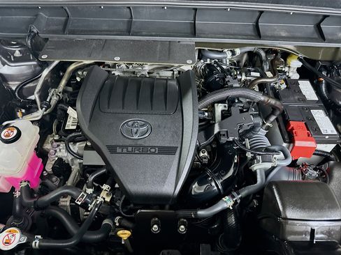 Used 2024 Toyota Highlander LE image 34