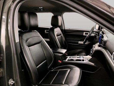 Certified 2022 Ford Explorer XLT w/ Equipment Group 202A AWD/4WD image 7