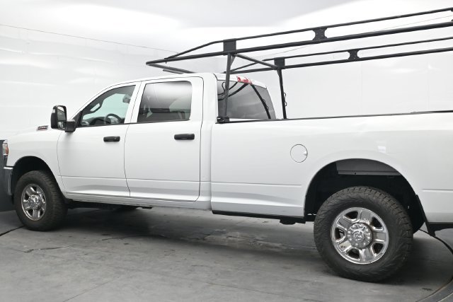 Used 2024 RAM 2500 Tradesman w/ Chrome Appearance Group AWD/4WD image 4