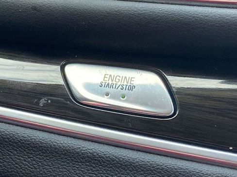 Used 2021 Buick Enclave Essence image 12