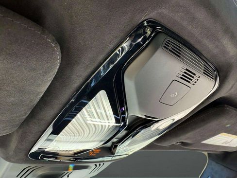 Used 2022 BMW X7 M50i image 50