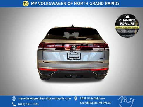 Used 2024 Volkswagen Atlas Cross Sport SE AWD/4WD image 7