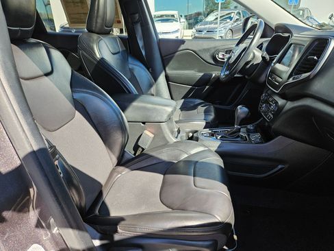 Used 2020 Jeep Cherokee Latitude Plus w/ Cold Weather Group AWD/4WD image 33