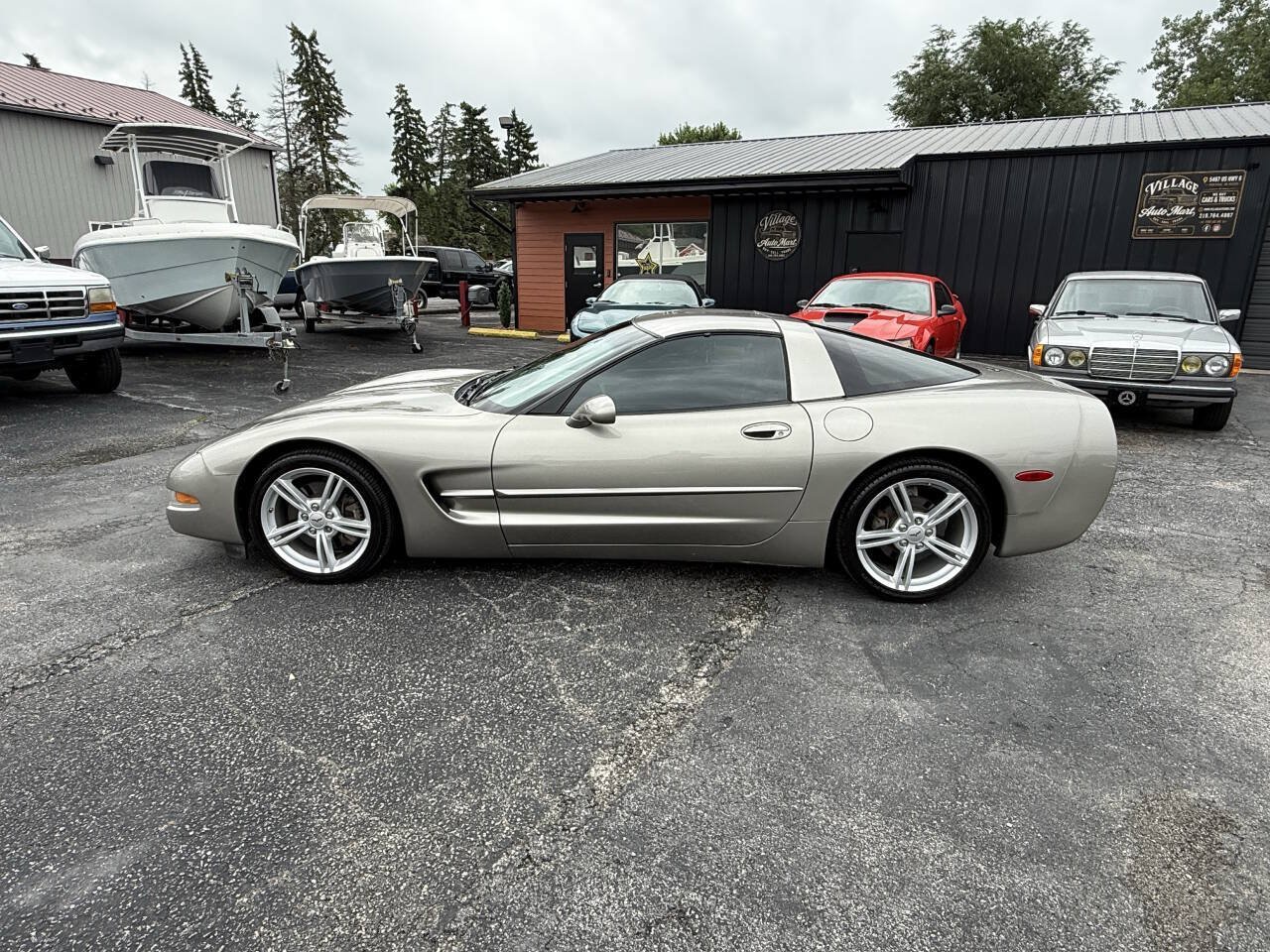 Used 1998 Chevrolet Corvette Coupe w/ Roof Pkg RWD image 2