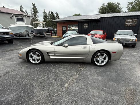 Used 1998 Chevrolet Corvette Coupe w/ Roof Pkg RWD image 2