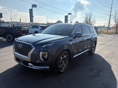 Used 2021 Hyundai Palisade Calligraphy image 2