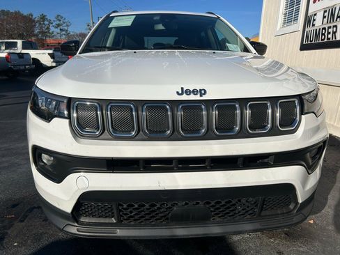 Used 2022 Jeep Compass Latitude image 3