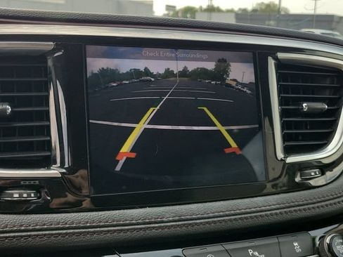Used 2018 Chrysler Pacifica Limited w/ Tire & Wheel Group FWD image 23