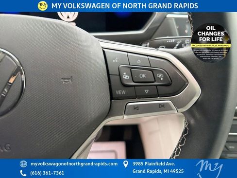 Used 2022 Volkswagen Tiguan SE w/ Panoramic Sunroof Package image 18
