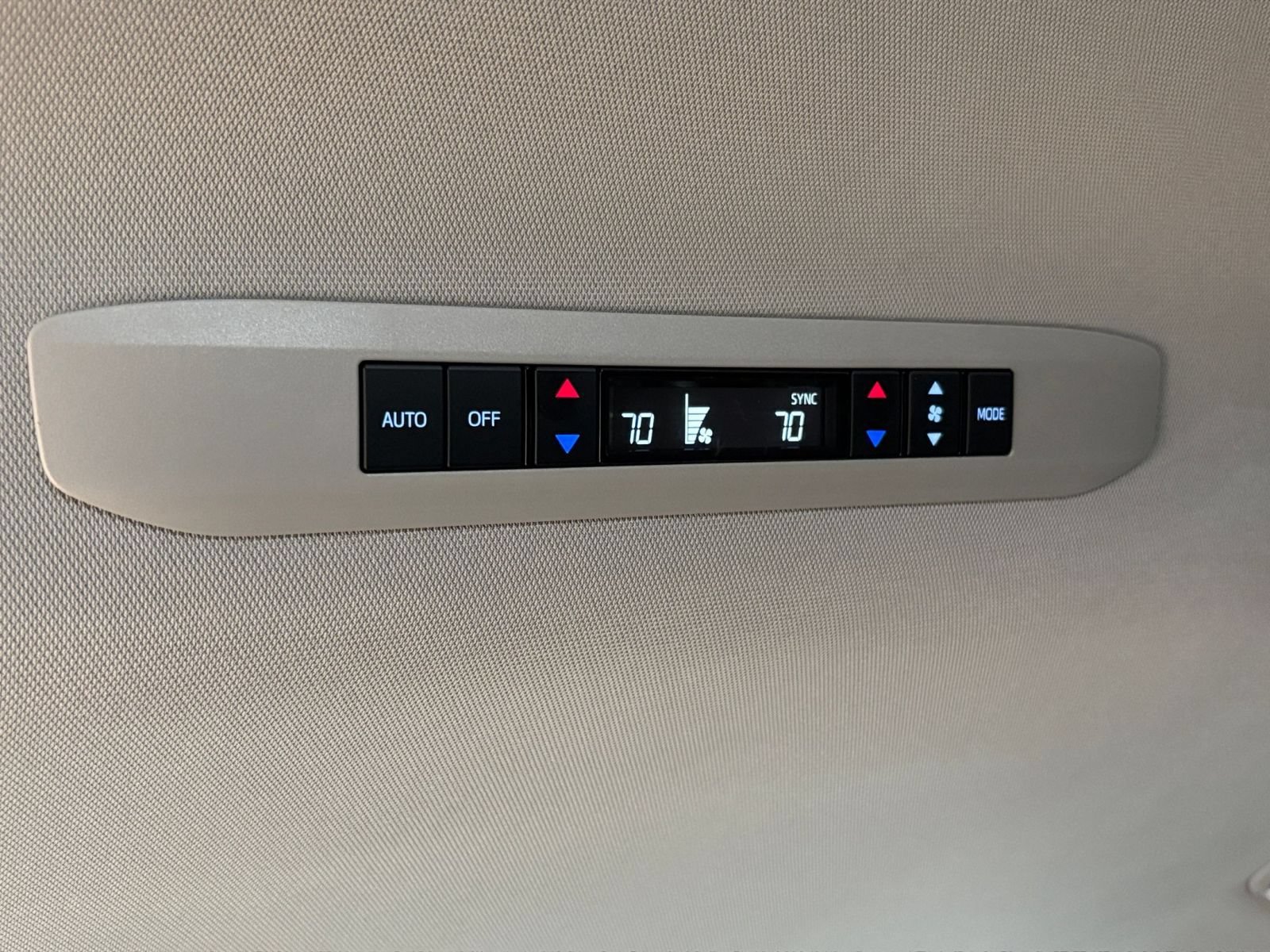 Used 2025 Toyota Sienna XLE FWD image 24