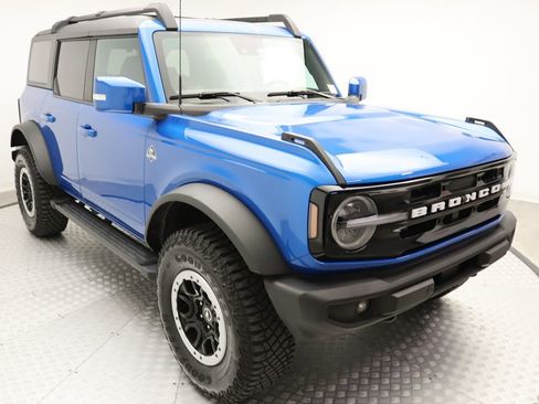 Used 2023 Ford Bronco Outer Banks w/ Sasquatch Package image 6