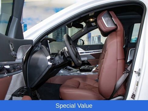 Used 2025 BMW 760i xDrive AWD/4WD image 21
