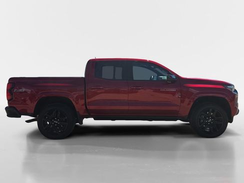 Used 2025 Chevrolet Colorado Z71 w/ Technology Package AWD/4WD image 7