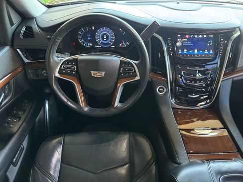 Used 2017 Cadillac Escalade Luxury image 23