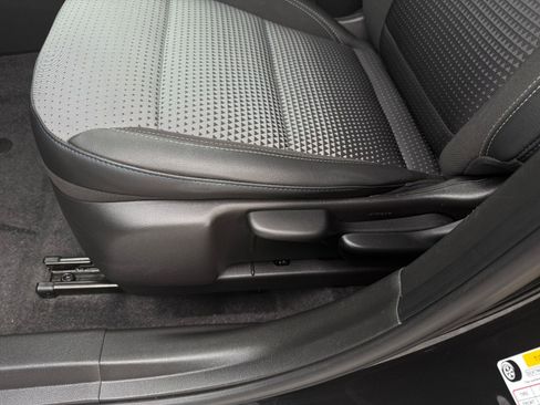 Used 2025 Chevrolet Trax LT image 23