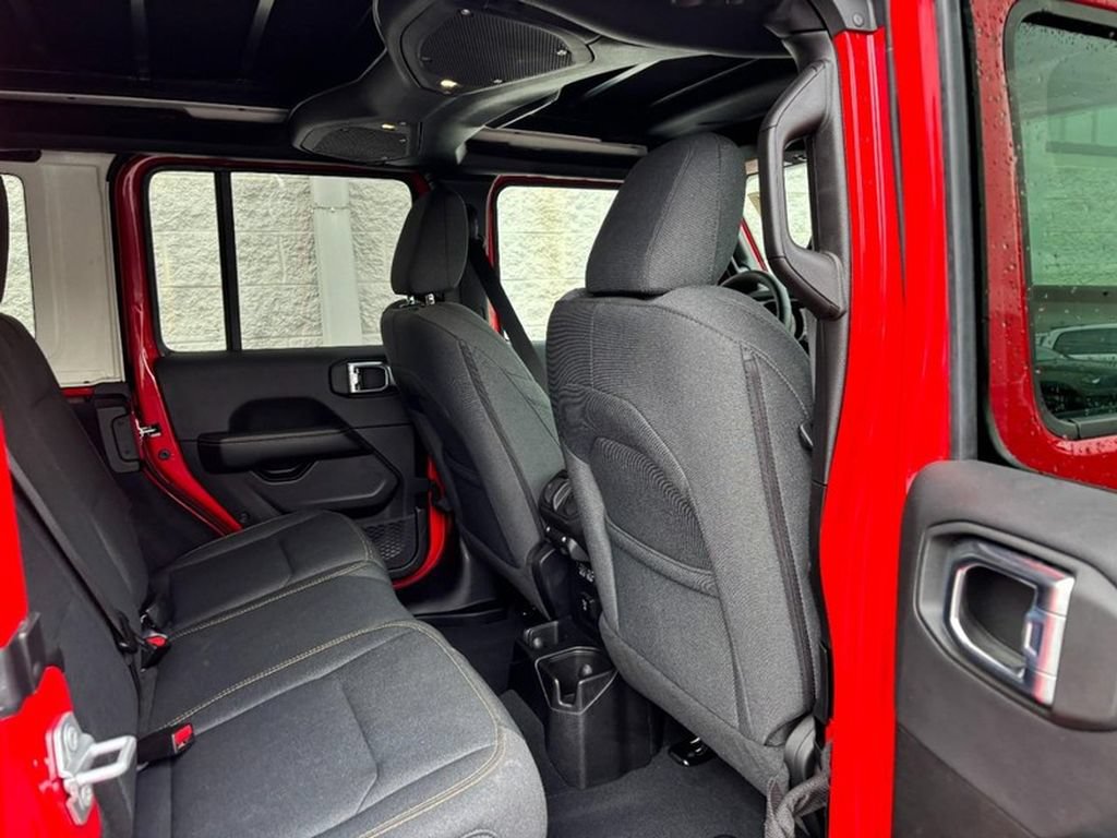 Used 2026 Jeep Wrangler Unlimited Sahara AWD/4WD image 12