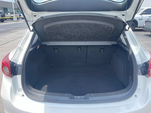 Used 2018 MAZDA MAZDA3 Grand Touring w/ Premium Equipment Package FWD image 17