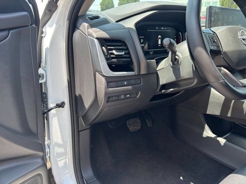 Used 2026 Nissan Rogue SL FWD image 32