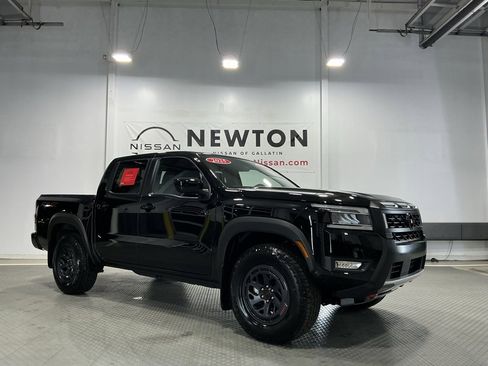 Used 2025 Nissan Frontier PRO-4X image 25