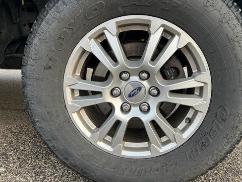 Used 2017 Ford F150 Lariat image 9