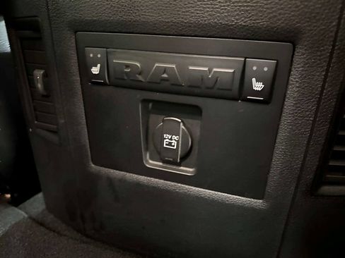 Used 2017 RAM 1500 Laramie AWD/4WD image 16