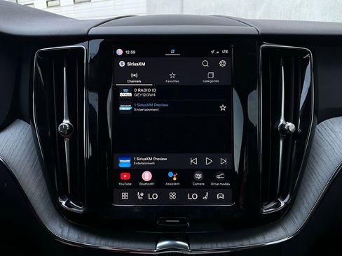 Used 2025 Volvo XC60 B5 Plus w/ Protection Package Premier image 32