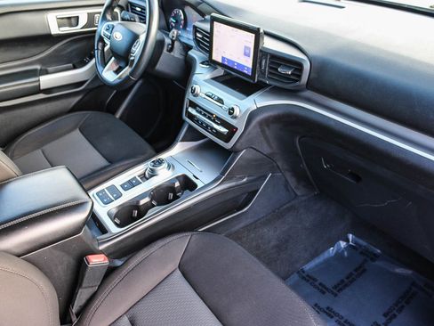 Used 2022 Ford Explorer XLT image 17