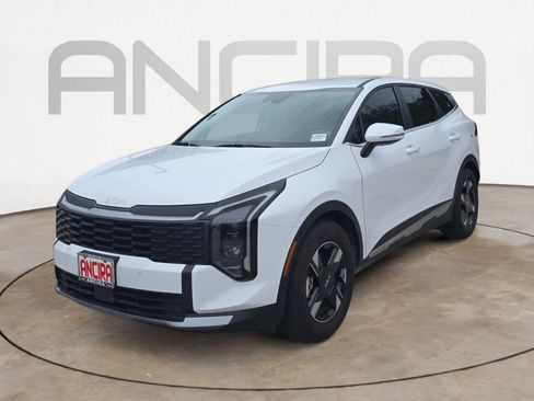 Certified 2026 Kia Sportage LX w/ LX Convenience Package FWD image 4